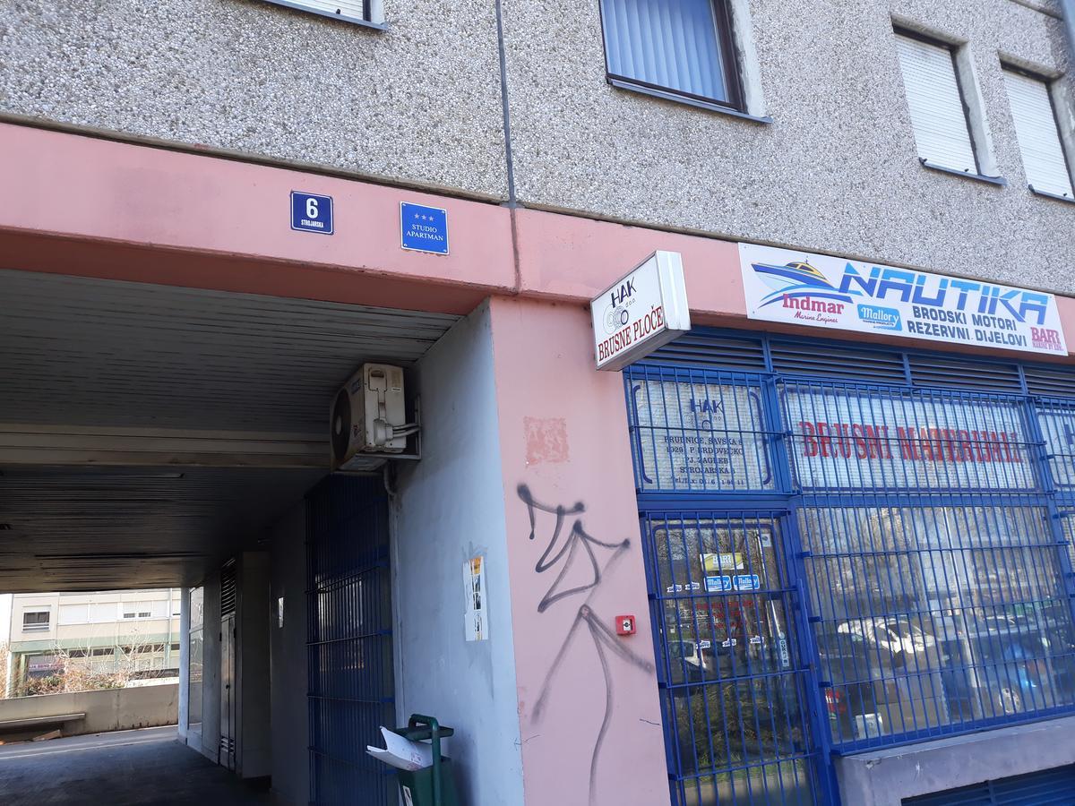 Karlos * Zagreb